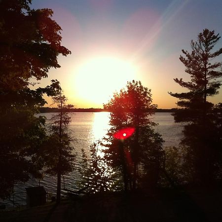 Lake Dalrymple Resort Lagoon City Esterno foto