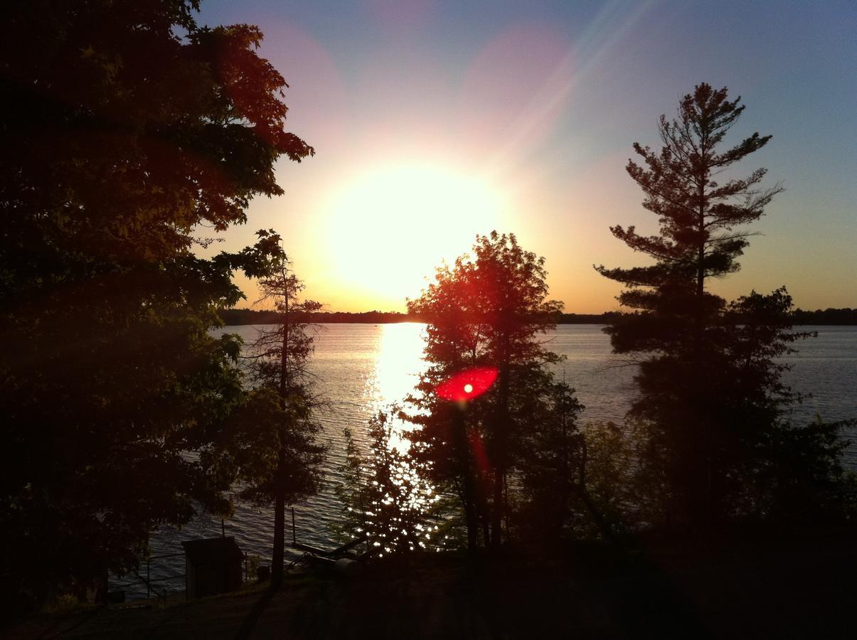 Lake Dalrymple Resort Lagoon City Esterno foto
