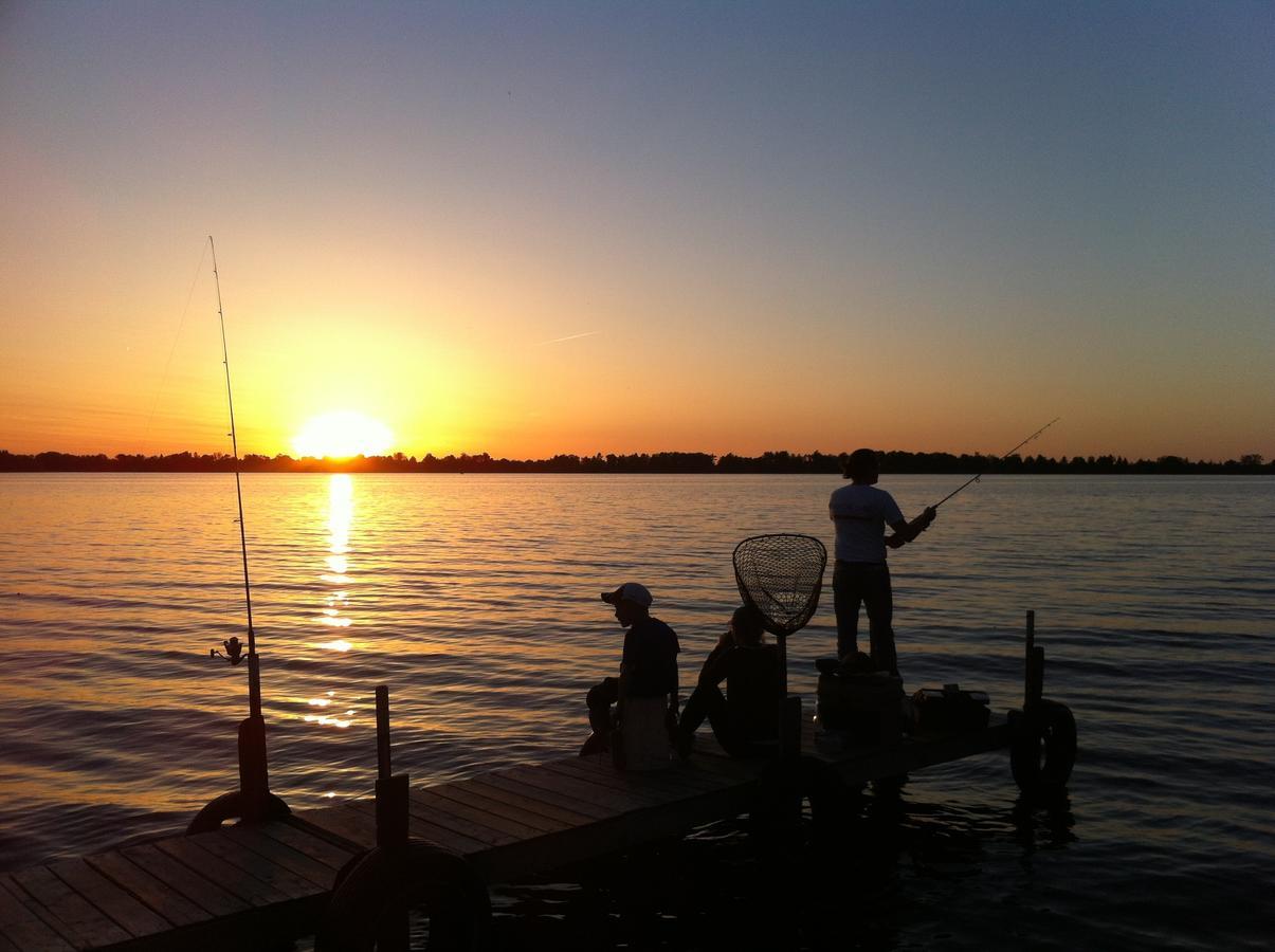 Lake Dalrymple Resort Lagoon City Camera foto