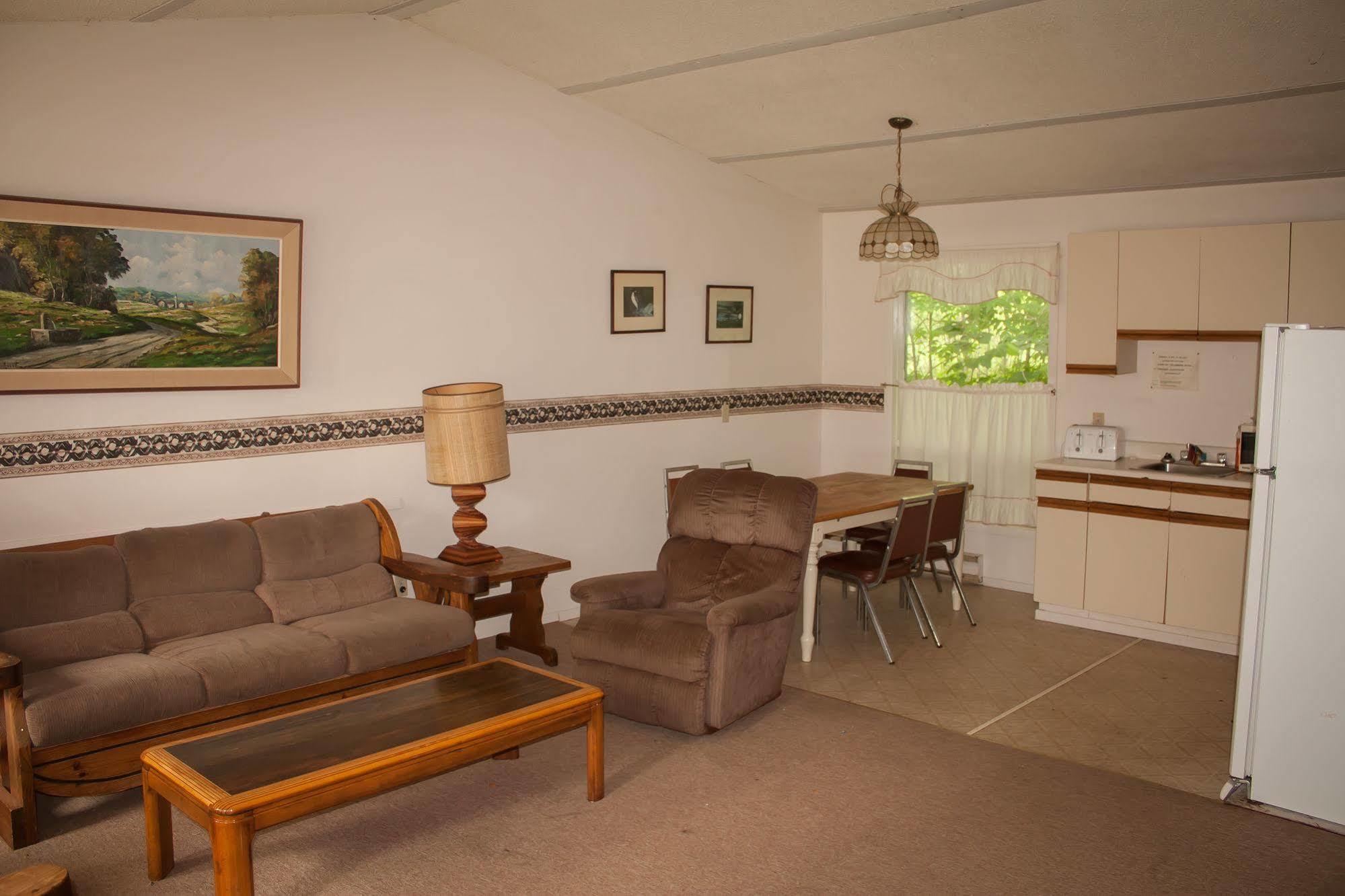 Lake Dalrymple Resort Lagoon City Esterno foto