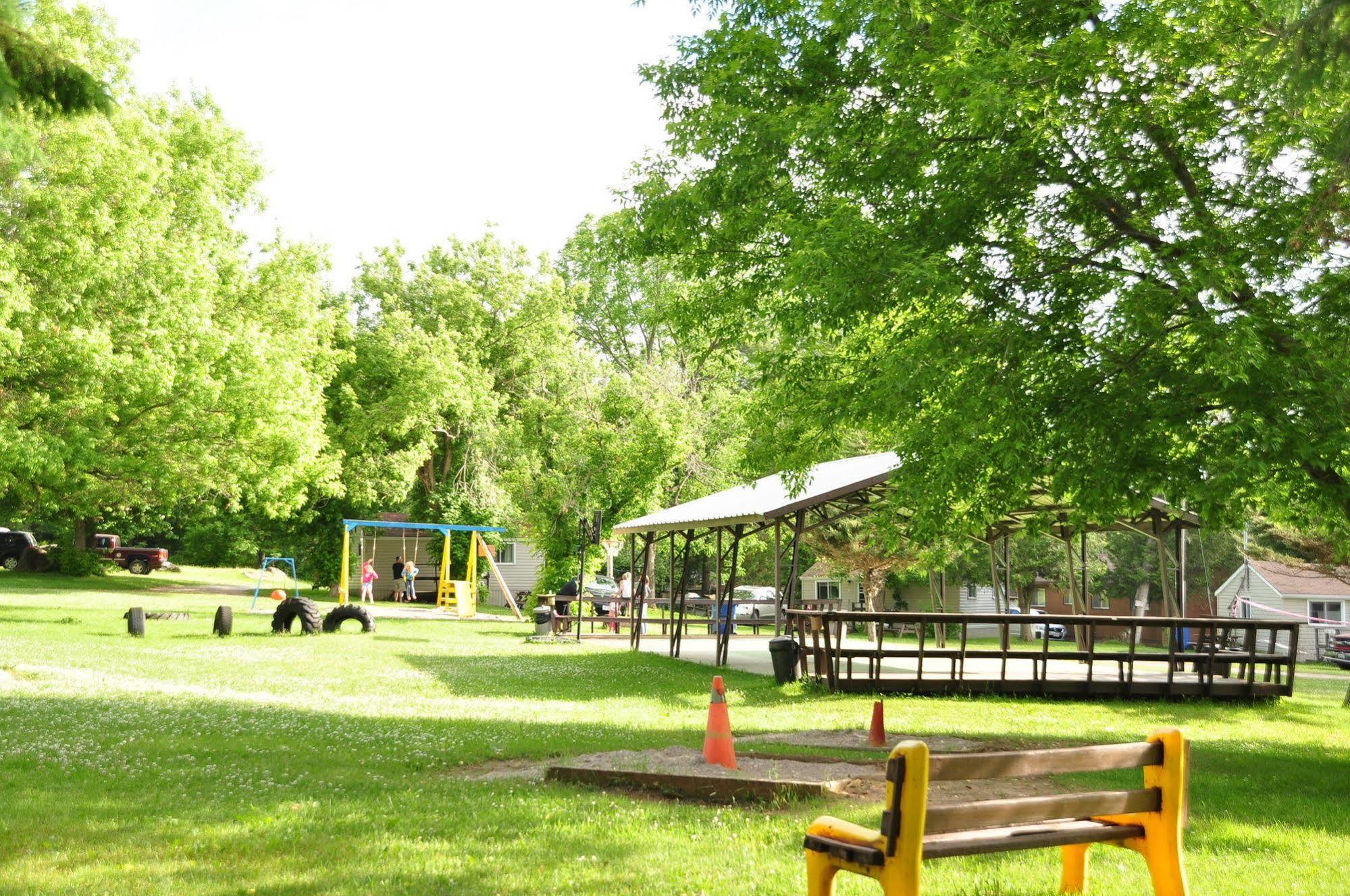Lake Dalrymple Resort Lagoon City Esterno foto