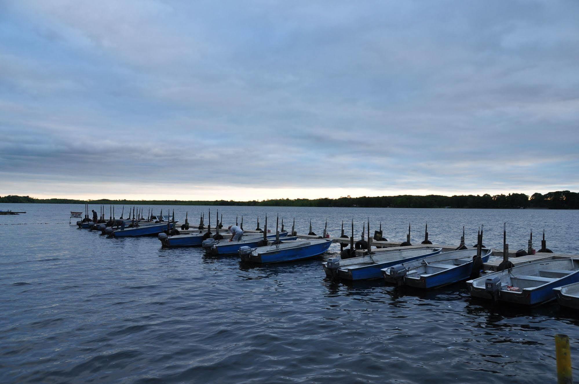 Lake Dalrymple Resort Lagoon City Esterno foto