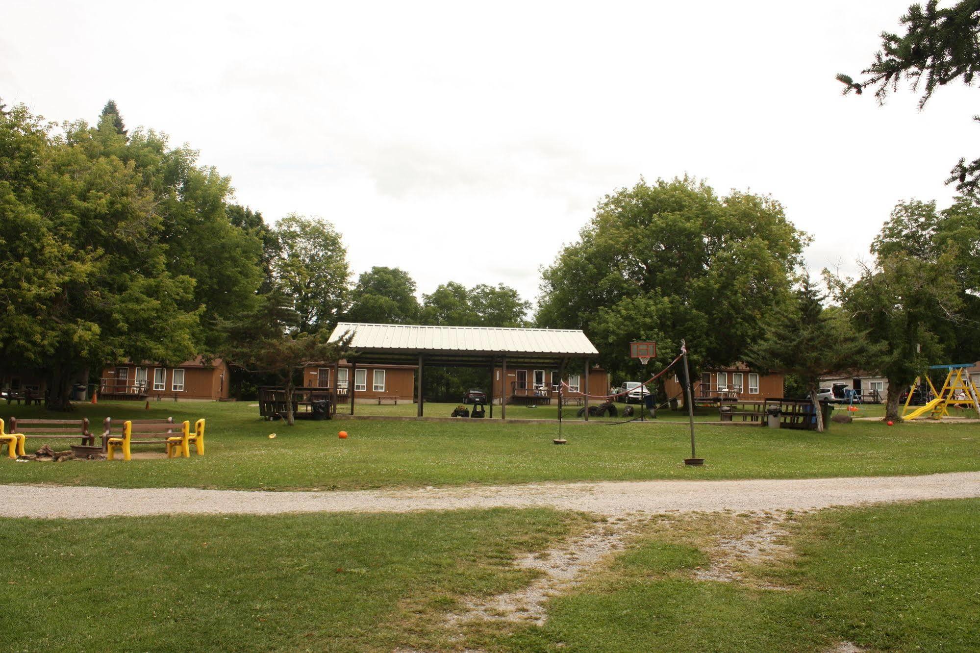 Lake Dalrymple Resort Lagoon City Esterno foto