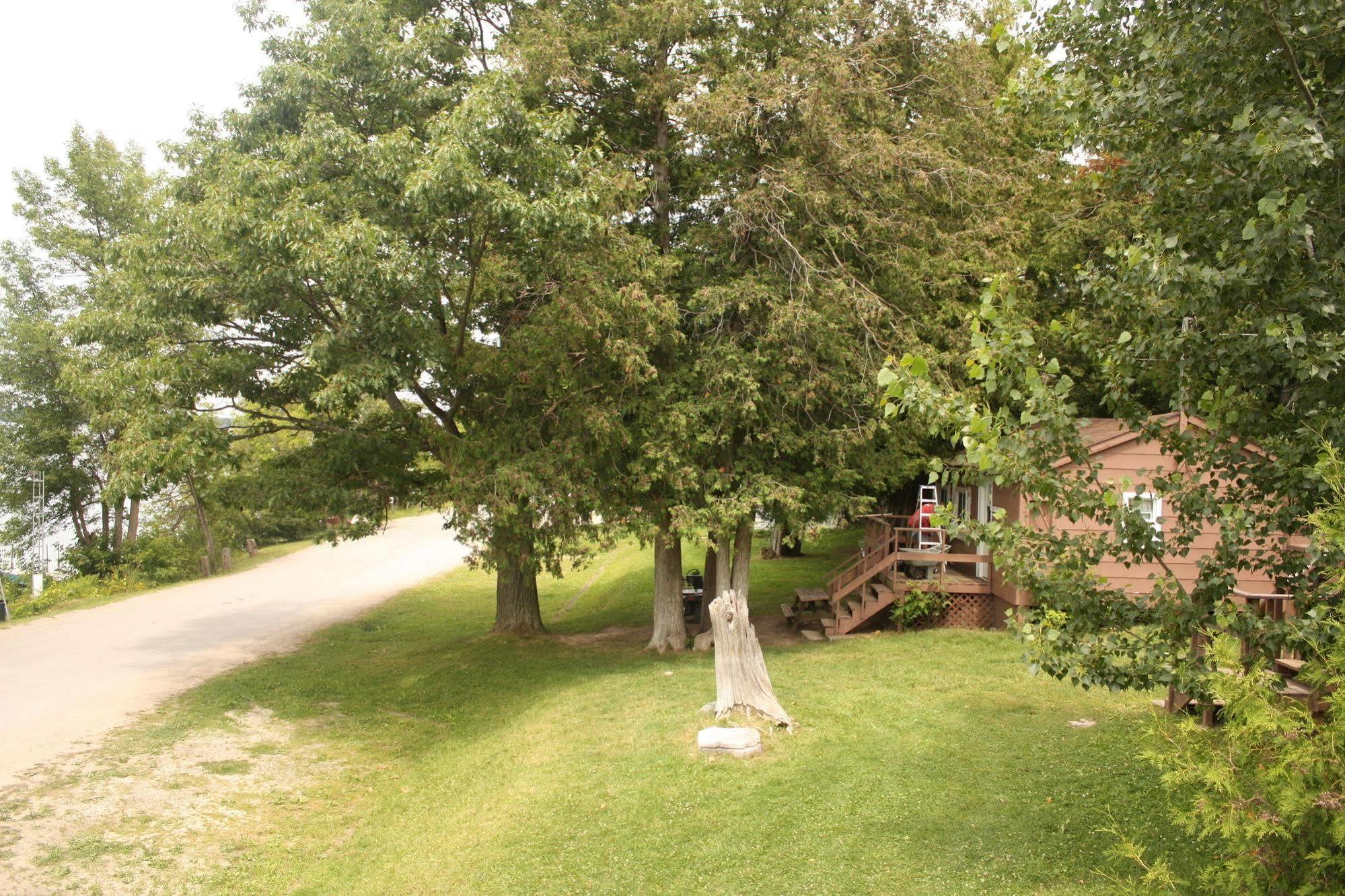 Lake Dalrymple Resort Lagoon City Esterno foto